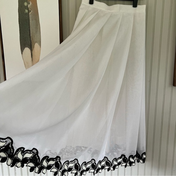 Dresses & Skirts - Vintage Saks White Linen Full Skirt with Embroidered Hemline
